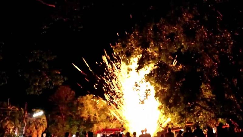 บั้งไฟตกใส่คน