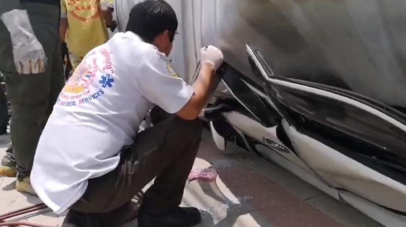 รถพ่วงชนรถกระบะ