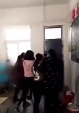 ครูตบนักเรียน