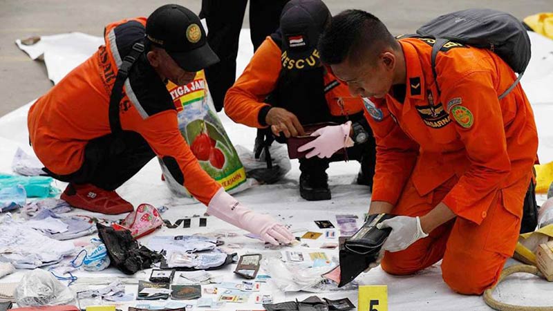 เครื่องบินตกอินโดนีเซีย