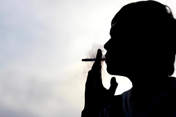 เด็กสูบบุหรี่