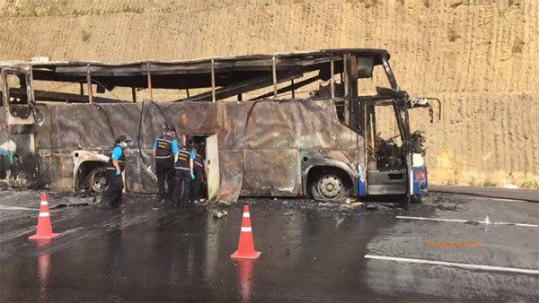 ไฟไหม้รถบัส