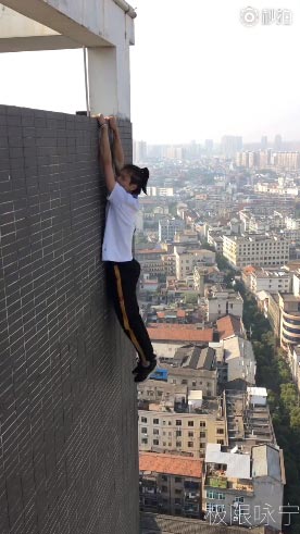 คนจีนปีนตึกเสียชีวิต