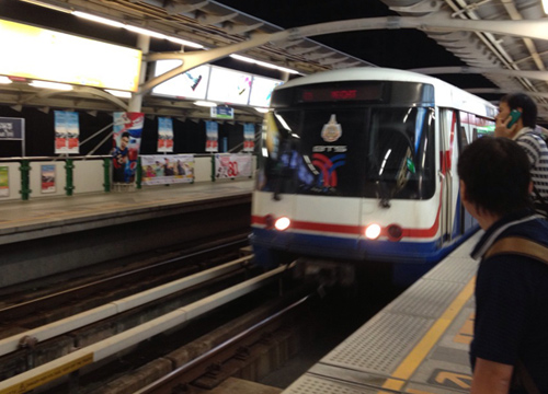 วันนี้ 23 พ.ค. 57 รถไฟฟ้า BTS วิ่งปกติถึง 3 ทุ่ม