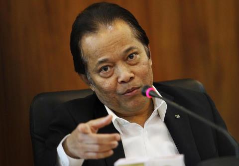  บังยี-วิรัช ลุ้นผลเลือกตั้งนายกสมาคมฟุตบอล สื่อเกาะติดแน่น 