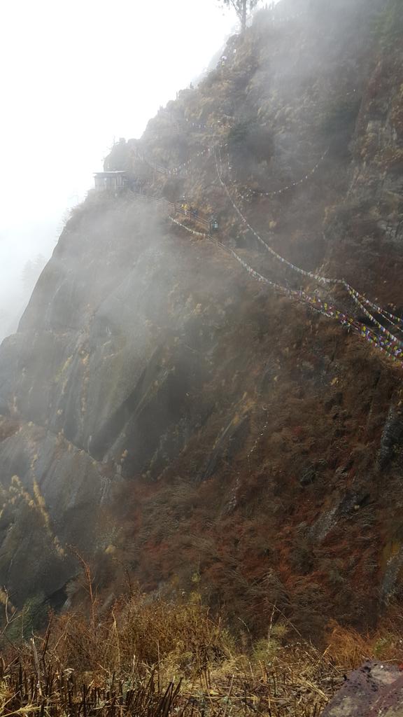  ชมภาพ จุดที่นักท่องเที่ยวไทย ตกเหวที่ภูฏาน