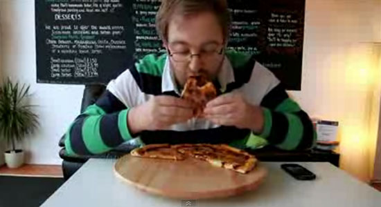 คลิป พิซซ่าที่เผ็ดที่สุดในโลก กินแล้วปวดท้องทันที