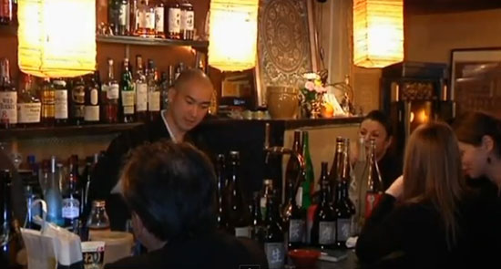 พระญี่ปุ่นเปิดบาร์เหล้า จิบเหล้าเคล้าเสียงสวดมนต์