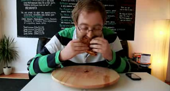 คลิป พิซซ่าที่เผ็ดที่สุดในโลก กินแล้วปวดท้องทันที