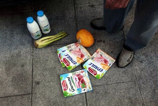 คุณปู่ฝรั่งเศสคุ้ยเศษอาหารกิน เก็บเงินไว้บินมาหาแฟนที่ไทย