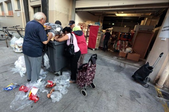 คุณปู่ฝรั่งเศสคุ้ยเศษอาหารกิน เก็บเงินไว้บินมาหาแฟนที่ไทย