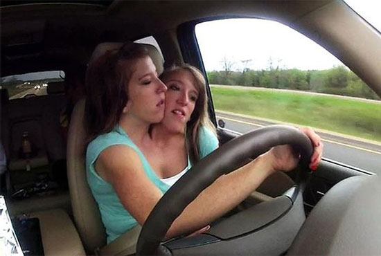 แฝดสาวตัวติดกัน เผยเคล็ดลับใช้ชีวิตด้วยความเข้าใจ