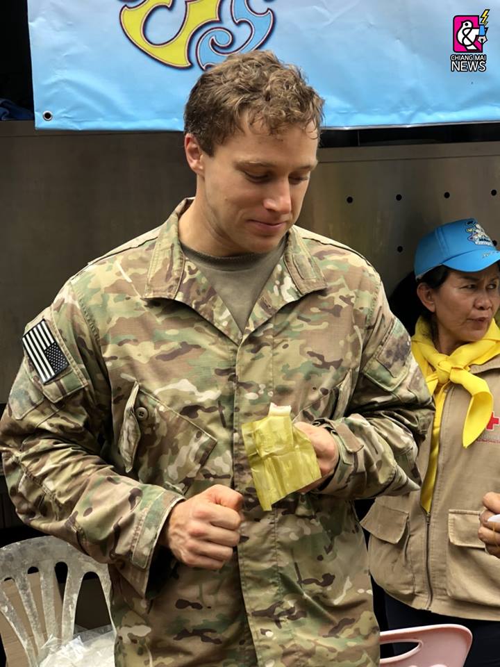 ทหารกินข้าวต้มมัด