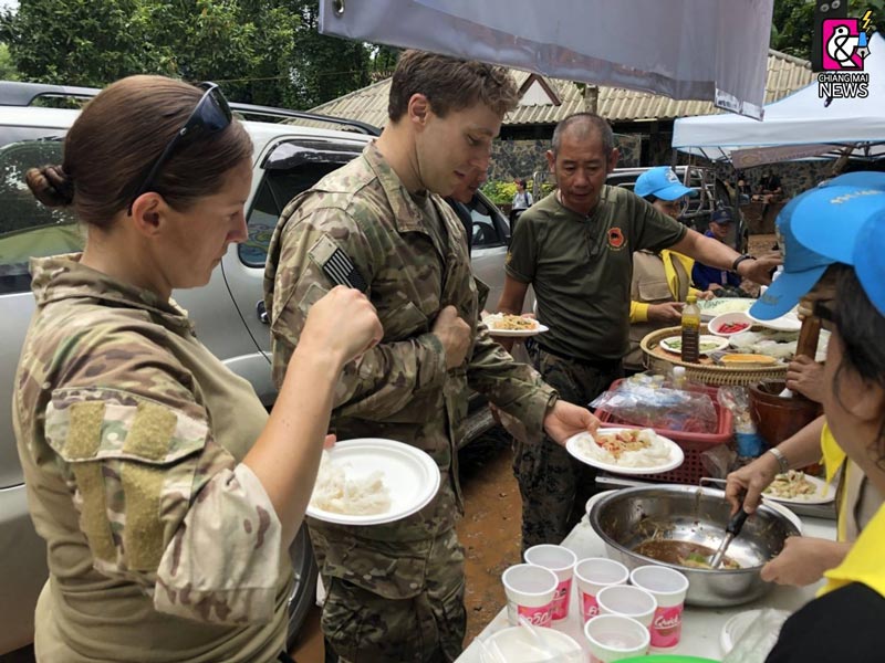 ทหารกินข้าวต้มมัด