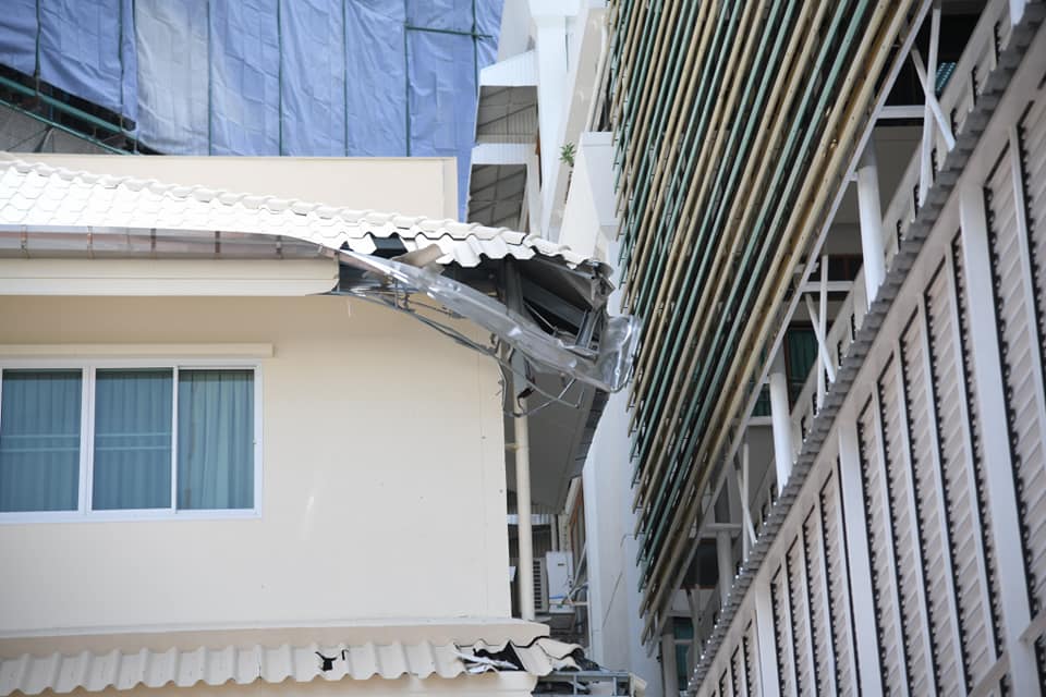 เครนถล่มใส่อัสสัมชัญคอนแวนต์