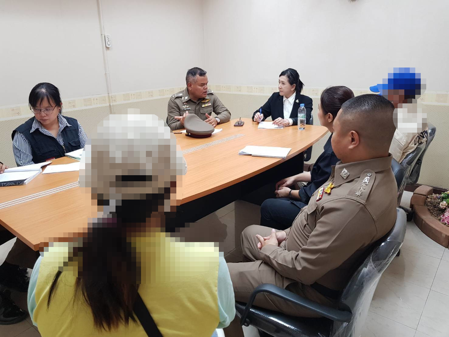 พ่อเลี้ยงข่มขืนลูกเลี้ยง