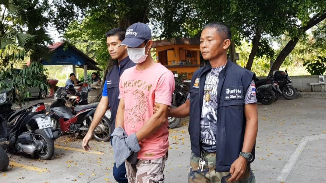 พ่อเลี้ยงข่มขืนลูกเลี้ยง