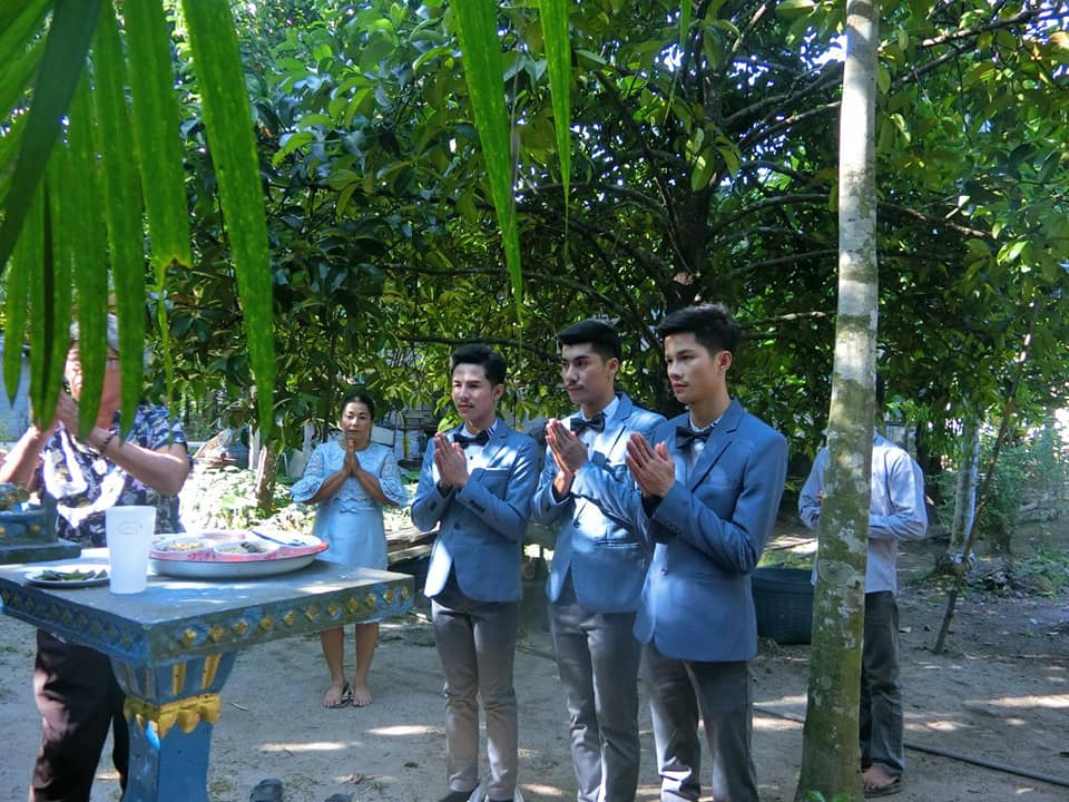 ผู้ชายแต่งงานกัน 3 คน