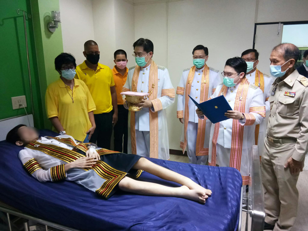 รับปริญญาบนเตียงผู้ป่วย