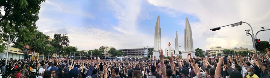 ชู 3 นิ้ว