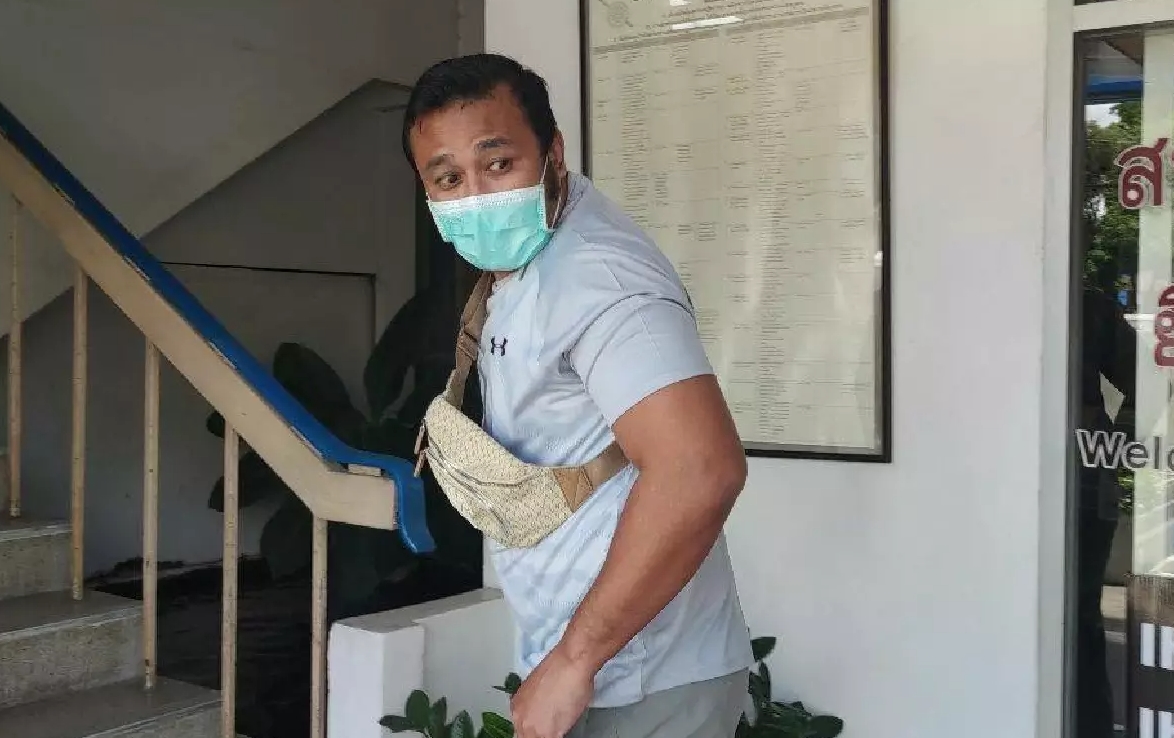 มนัส ถูกแจ้งความ