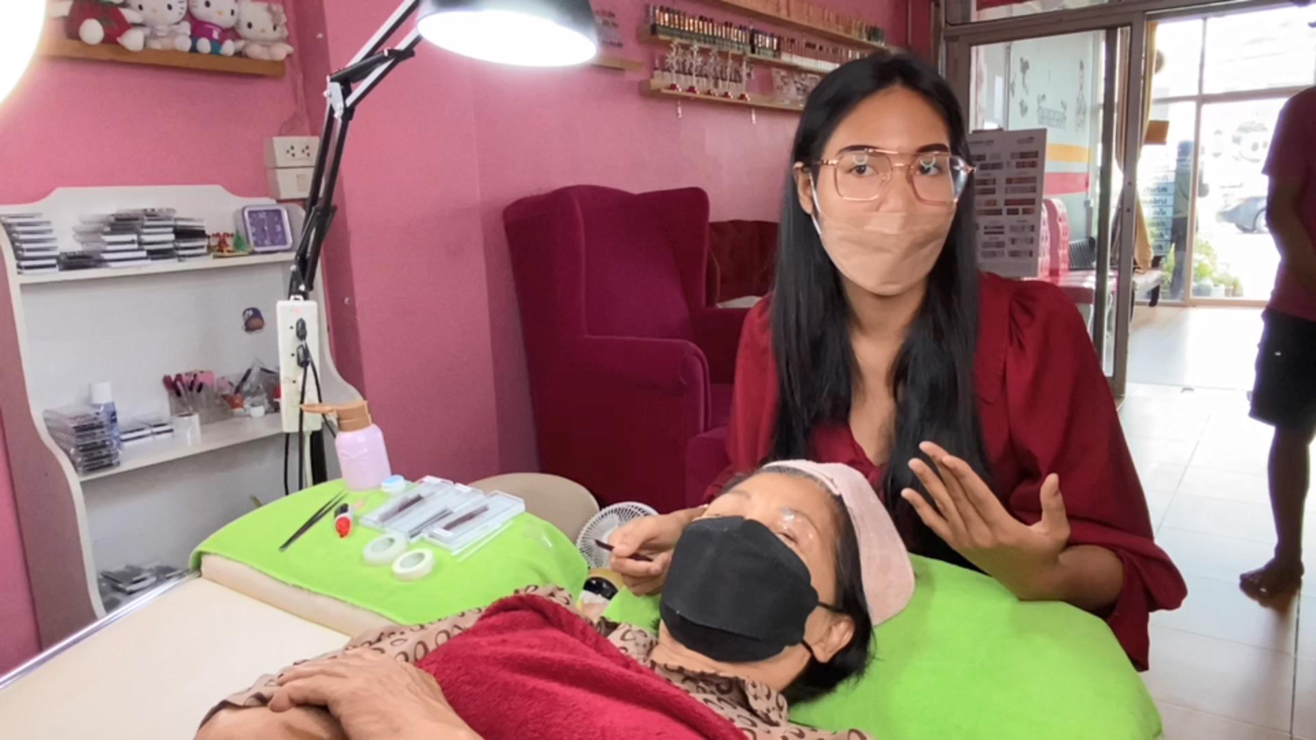 ร้านต่อขนตา