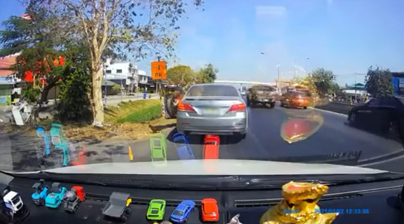 ทิ้งลูกแมว