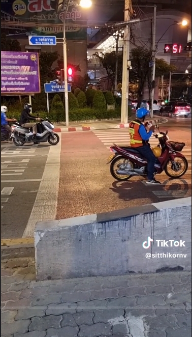 จอดขวางทางม้าลาย