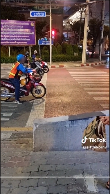 จอดขวางทางม้าลาย