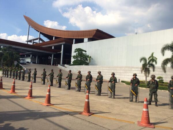 สุเทพ-นิวัฒน์ธำรง นำทีม กปปส.-รัฐบาล ร่วมถก กอ.รส.