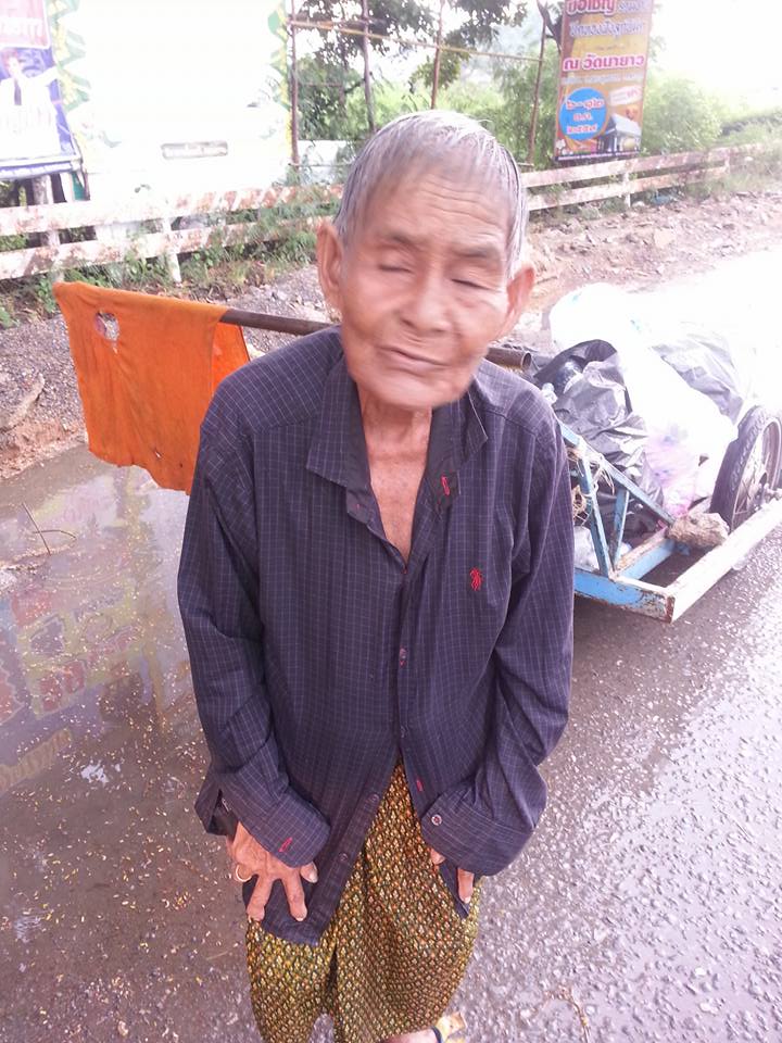 ยายเก็บขวดขาย