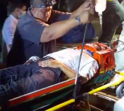 รถทัวร์ชนช้าง