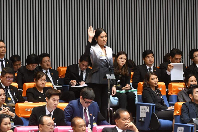 ชุดสูท POEM