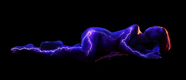 บอดี้เพ้นท์เรืองแสง