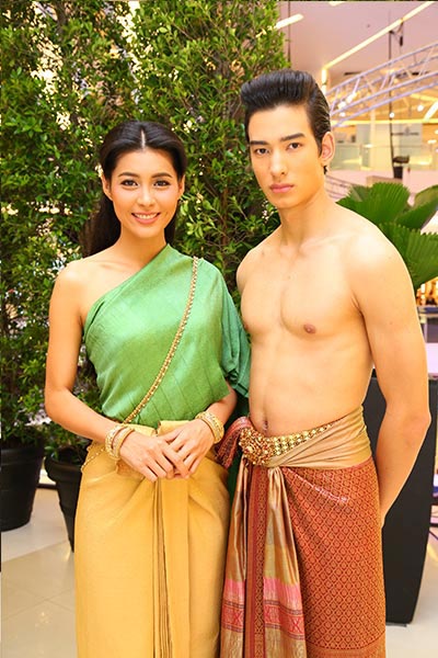 ดาราใส่ชุดไทย