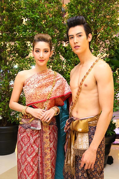 ดาราใส่ชุดไทย