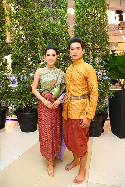 ดาราใส่ชุดไทย