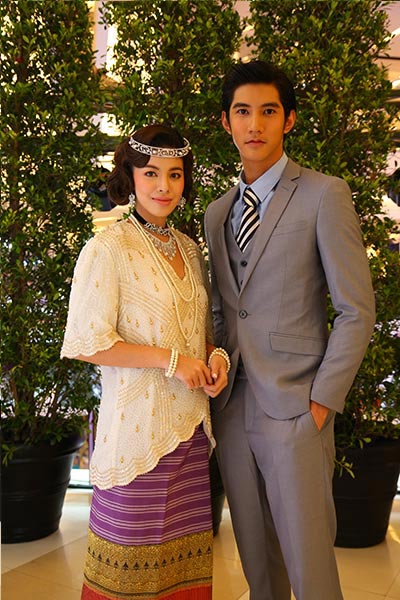 ดาราใส่ชุดไทย