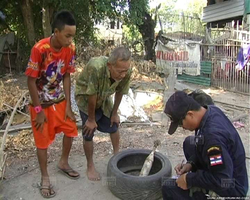 ชายอยุธยา วางเบ็ดตกปลาในคลอง กลับได้ลูกระเบิด