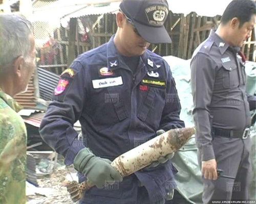 ชายอยุธยา วางเบ็ดตกปลาในคลอง กลับได้ลูกระเบิด