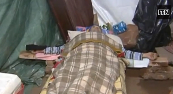 พนักงานขับรถปารากวัย ตอกมือตรึงกางเขน ประท้วงถูกไล่ออก