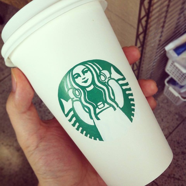ศิลปะบนแก้วกาแฟ กับเรื่องราวของเงือกน้อยจากสตาร์บัคส์