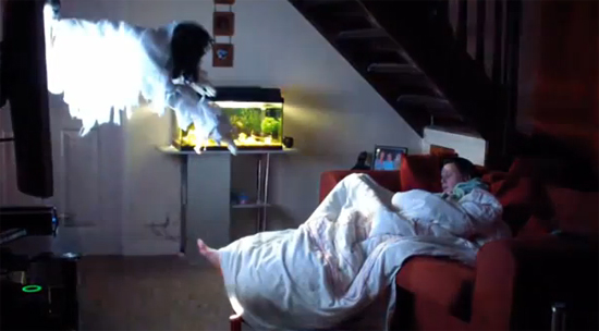 แทบช็อก หนุ่มแสบเอาหุ่นผีไปติดกับทีวี แกล้งแฟนสาว