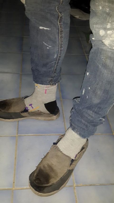 มโนไปเอง ข่าวชายติดกล้องฝังรองเท้าขึ้น BTS ที่แท้รองเท้าขาด