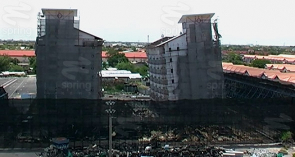  ตึกเอียงหลังเซียร์รังสิต เริ่มรื้อแล้ว คาดแล้วเสร็จใน 1 ปี