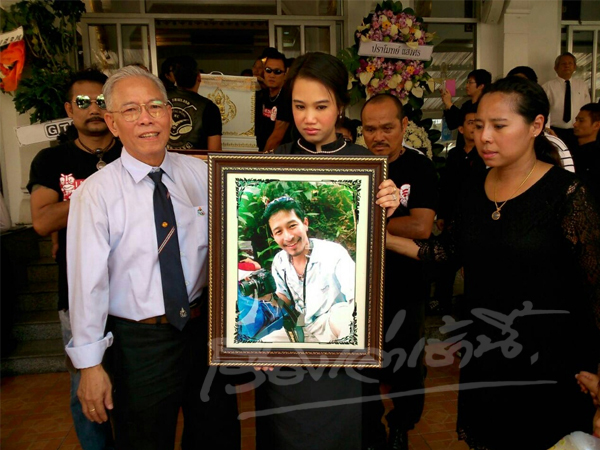 พ่อเอ็กซ์ จักรกฤษณ์ โพสต์เฟซบุ๊ก เตรียมฟ้องหมอนิ่ม ยันไม่คิดแย่งสมบัติ