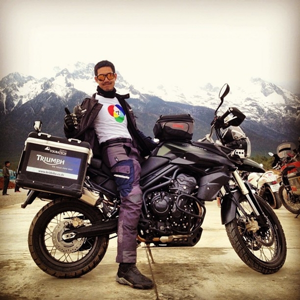  เวียร์ ซิ่งบิ๊กไบค์ ตะลุยภูเขาหิมะมังกรหยก ที่ประเทศจีน