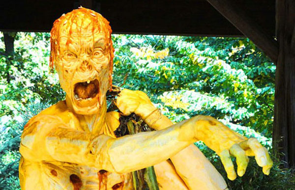 สยองสมจริง! การแกะสลักฟักทองซอมบี้ในสหรัฐฯ