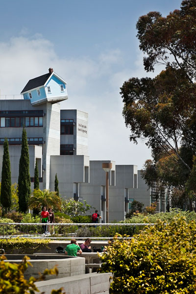 หวาดเสียว! หนุ่มเกาหลีสร้างบ้านสุดพิลึกบนยอดตึก