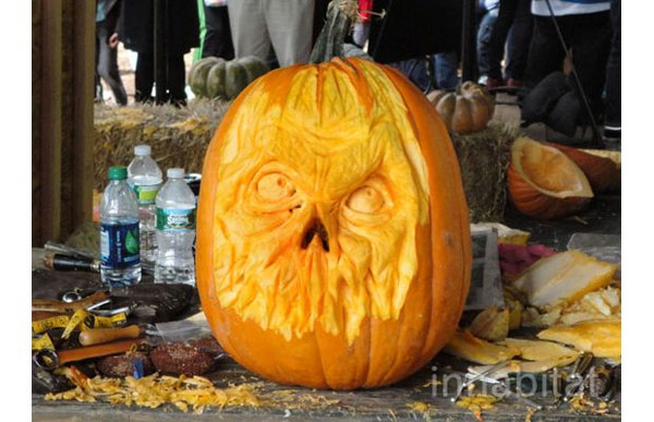 สยองสมจริง! การแกะสลักฟักทองซอมบี้ในสหรัฐฯ